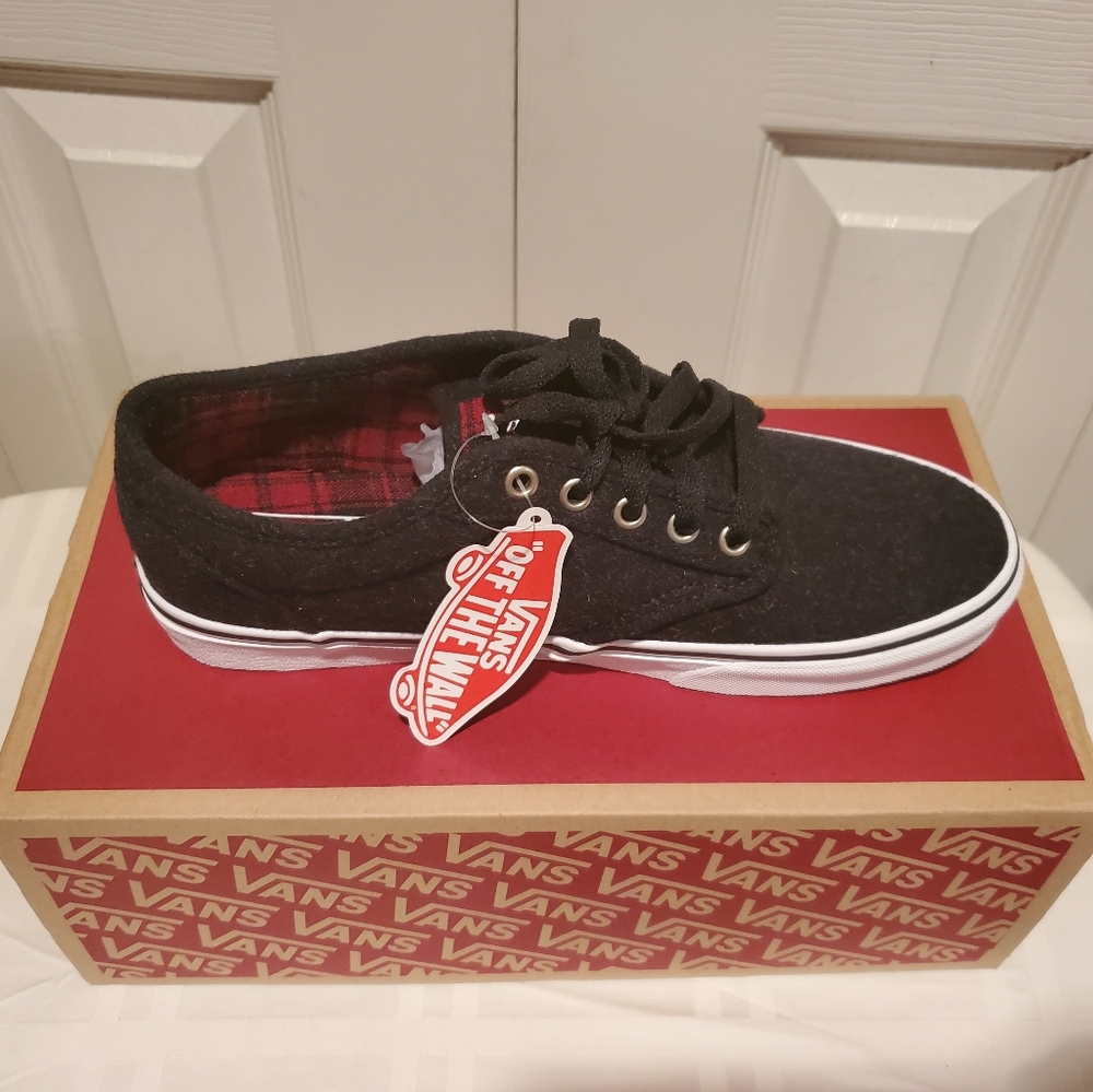 Sneakers - Picture 3 of 5